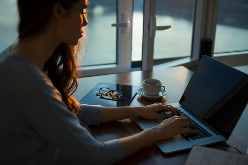 Online Learning vs. Traditional Learning: Pros and Cons